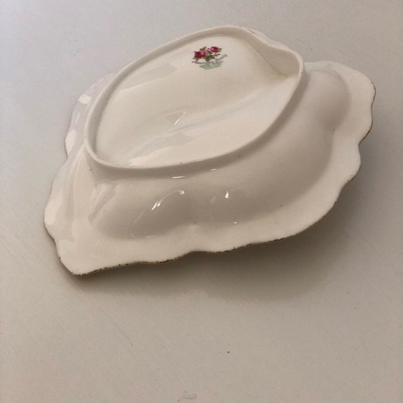 American Beauty, Royal Albert Vintage Bone China Leaf Shaped Dish Trimmed W/Gold - Picture 4 of 9
